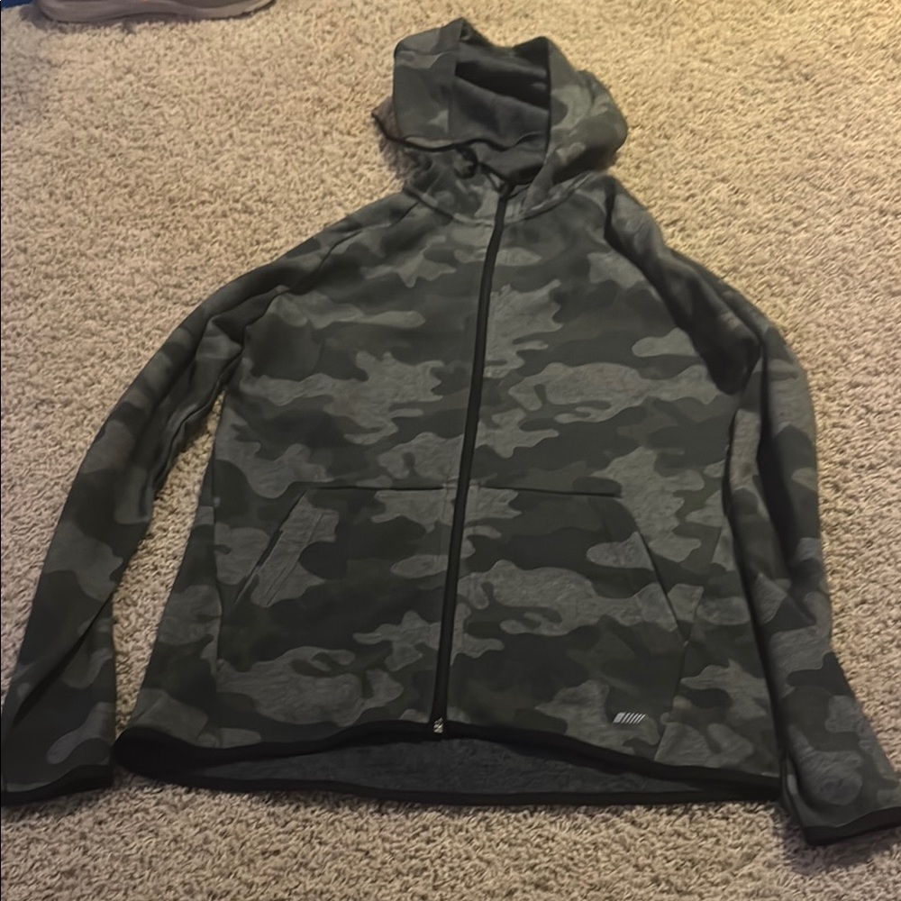 Amazon Essentials Men's Camouflage Hoodie